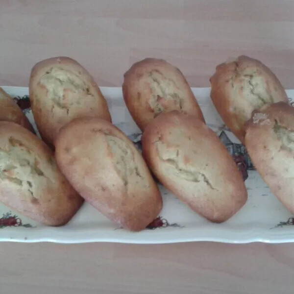 Madeleines XXL revisitées à la compote de rhubarbe 