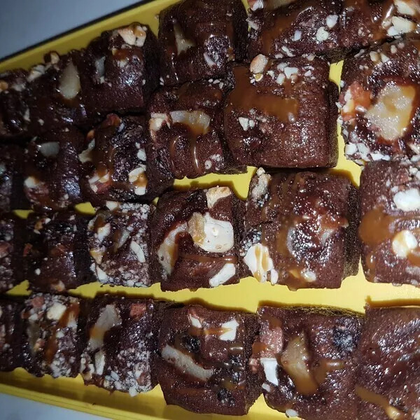 Cubes poire chocolat caramel et fruits secs