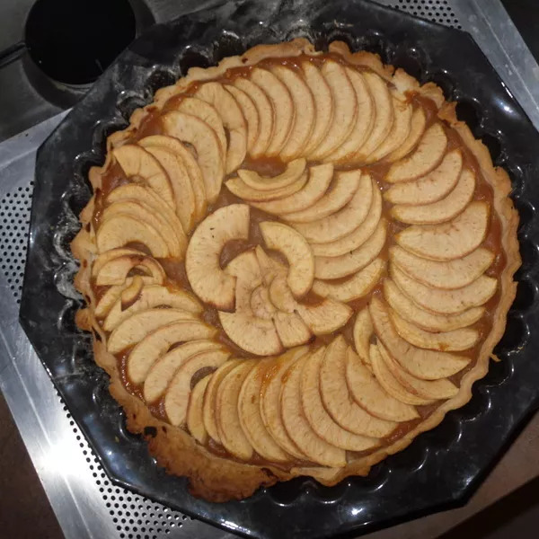 Tarte aux pommes sur lit de compote