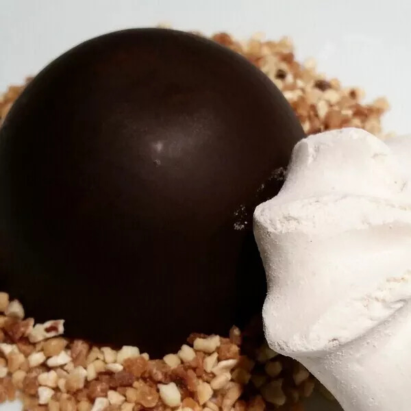 DOMES DE CHOCOLAT MERINGUES   