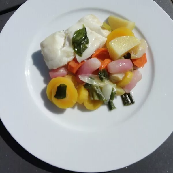Dos de cabillaud et petits légumes vapeur